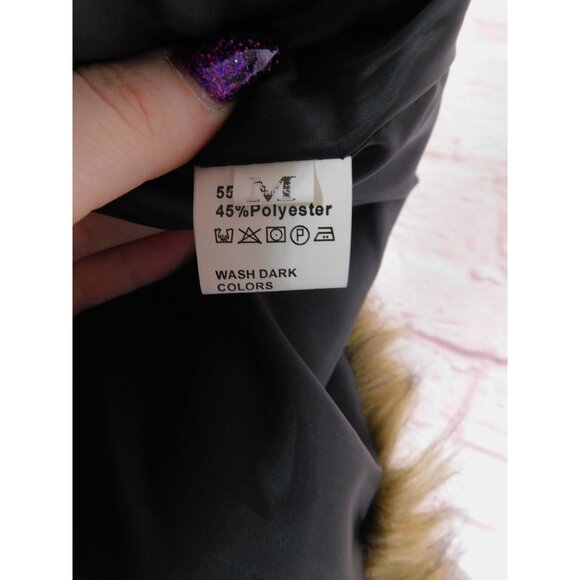 Faux Fur Vest Medium - Boho Chic with Hook & Eye Closure, Warm Layering - Picture 9 of 11
